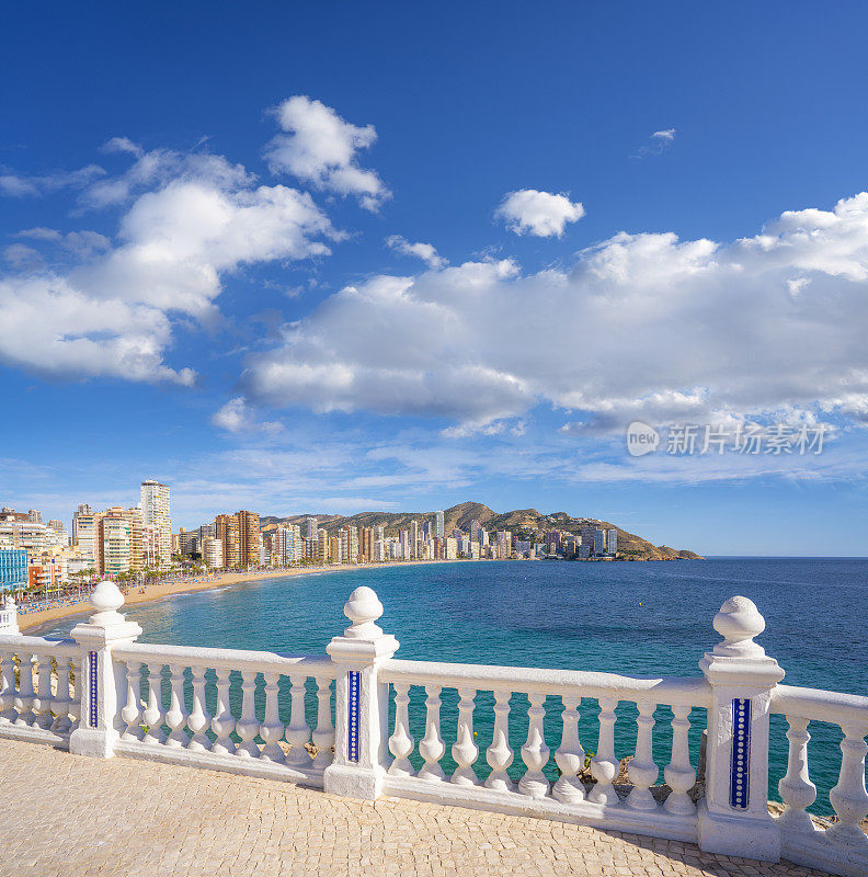 Benidorm Levante beach from Balcon del Mediterraneo报道